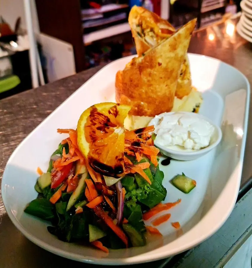 Qure Restaurant And Apartments Canberra Bruce