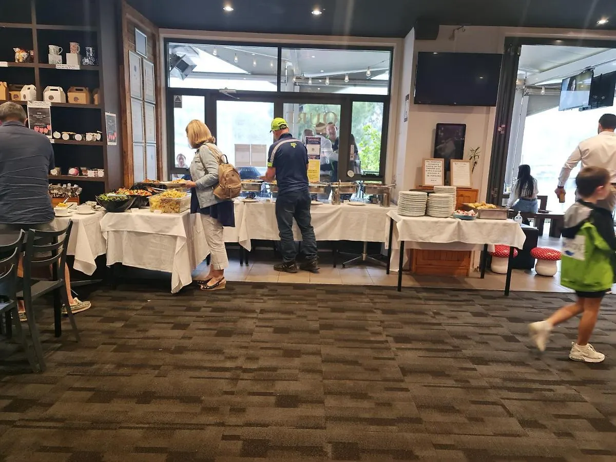 Qure Restaurant And Apartments Canberra Bruce