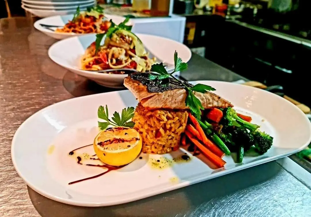 Qure Restaurant And Apartments Canberra Bruce