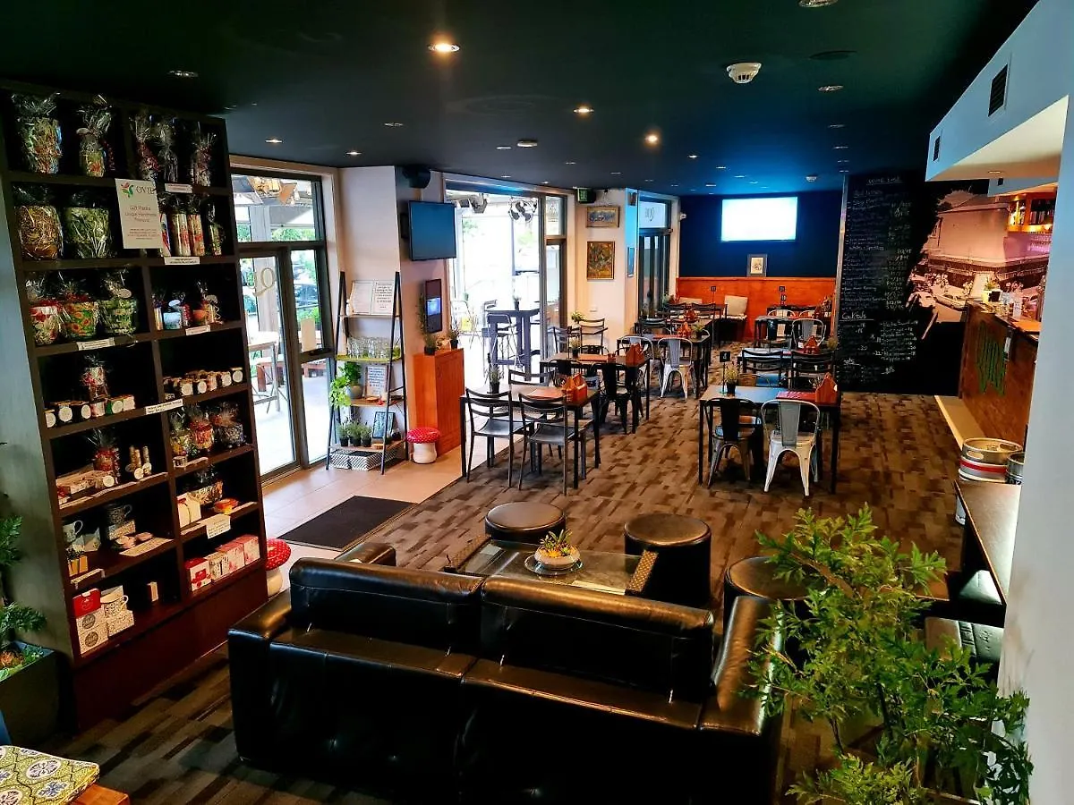 Qure Restaurant And Apartments Canberra Bruce Australia