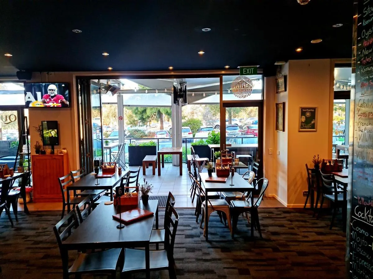 Qure Restaurant And Apartments Canberra Bruce 0*,  Australia