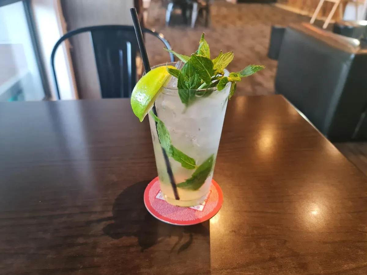 Qure Restaurant And Apartments Canberra Bruce Australia