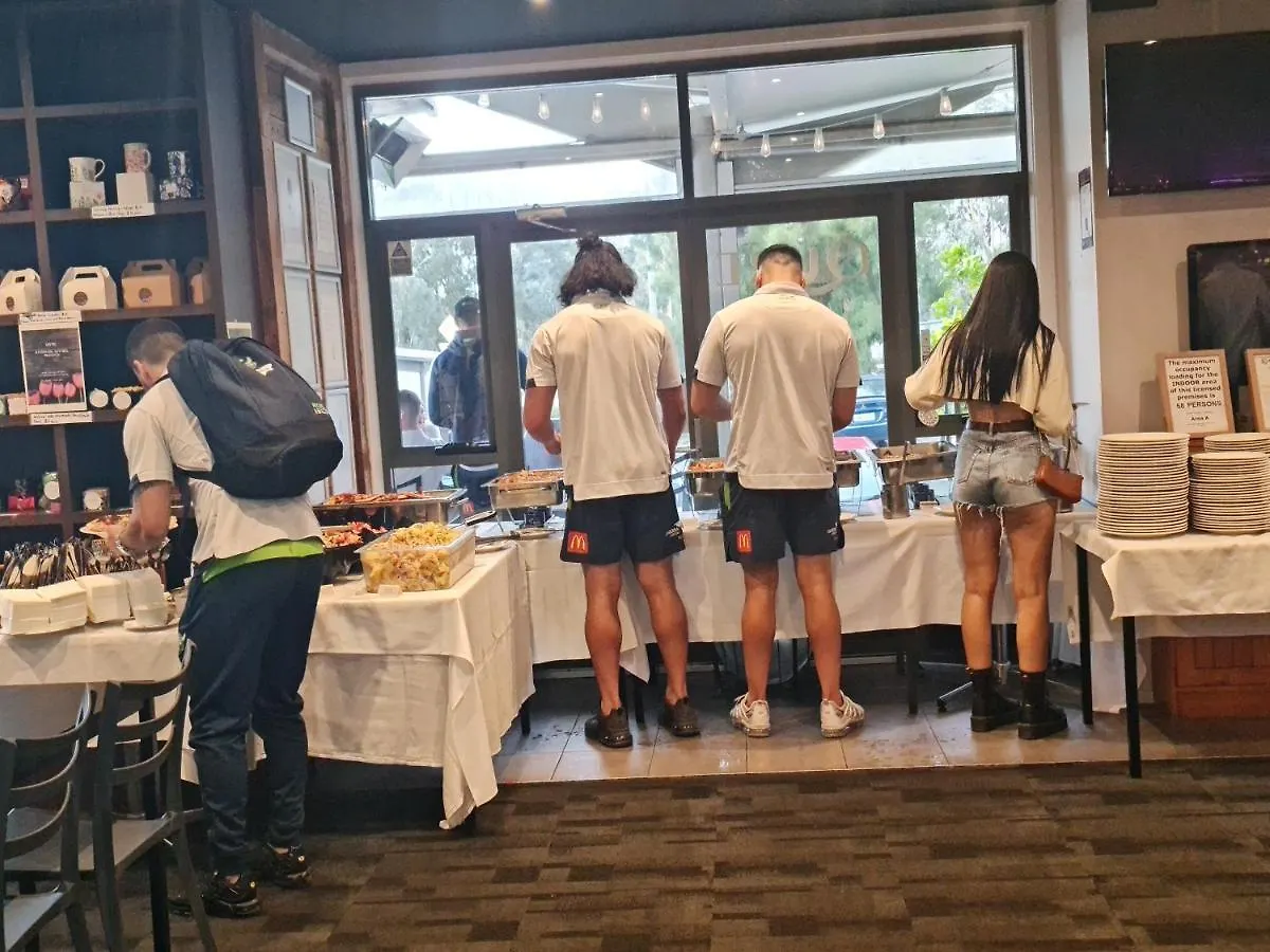 Qure Restaurant And Apartments Canberra Bruce Australia