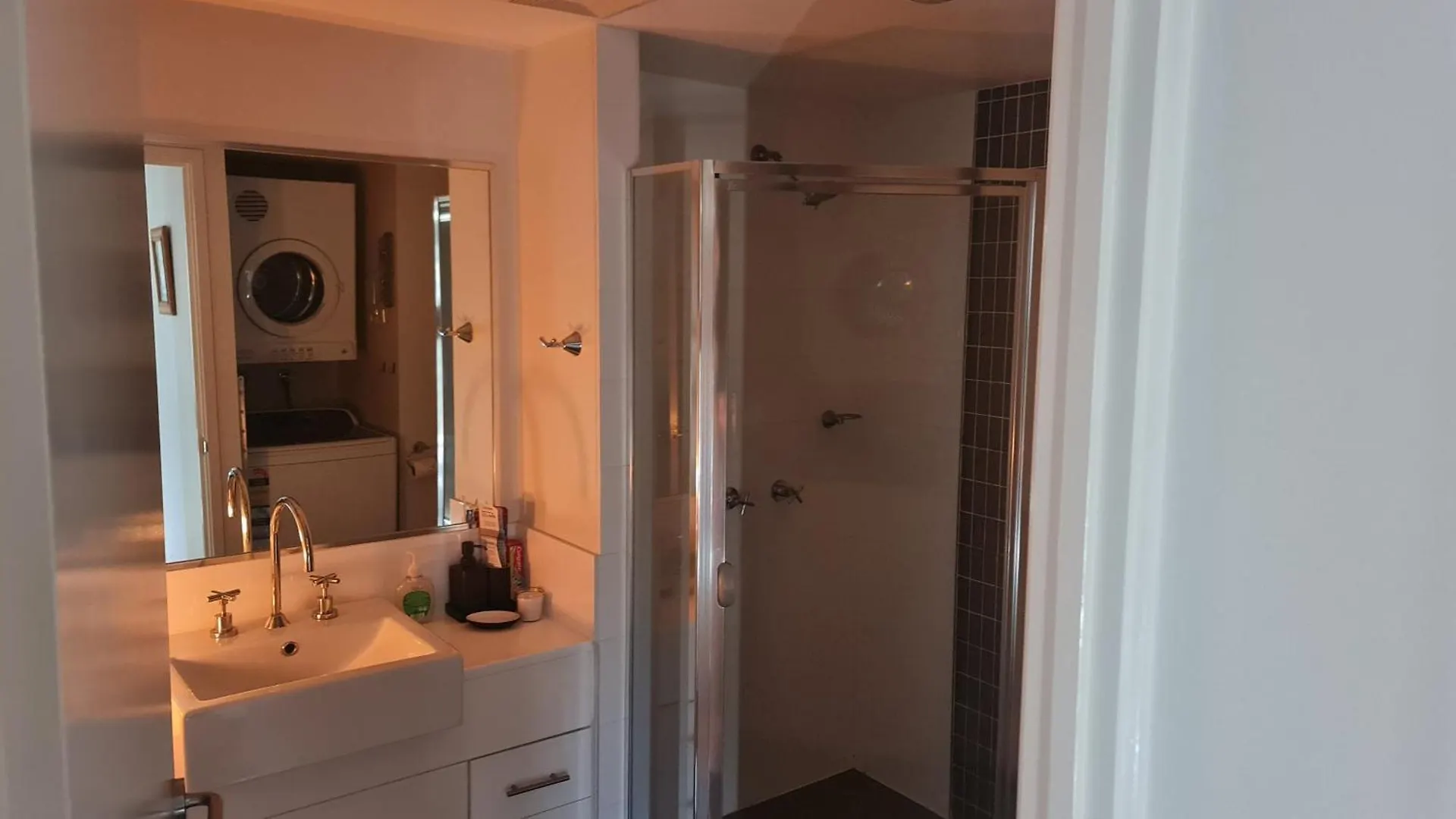 Qure Restaurant And Apartments Canberra Bruce