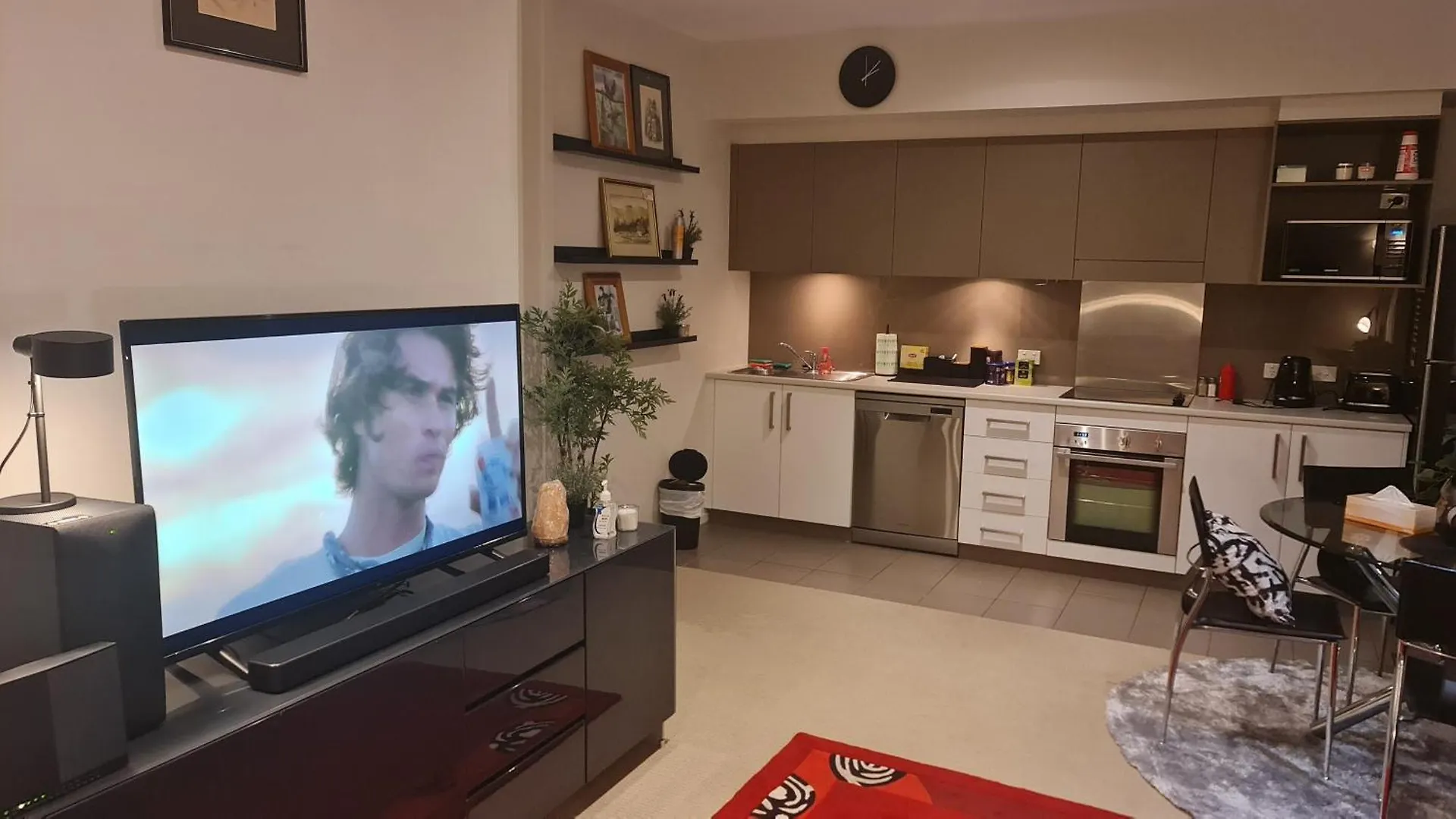 Qure Restaurant And Apartments Canberra Bruce Australia