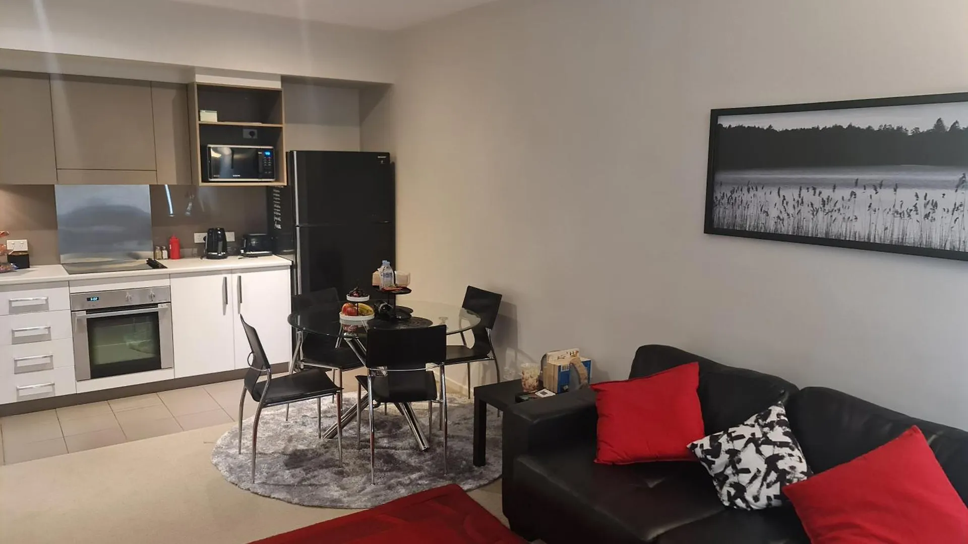 Qure Restaurant And Apartments Canberra Bruce